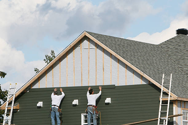 Professional Emergency Siding Repair technician working in Sewaren, NJ